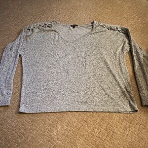 MUST GO: EXPRESS M Heather Gray V-Neck Women's Long-sleeve Braided Shoulders